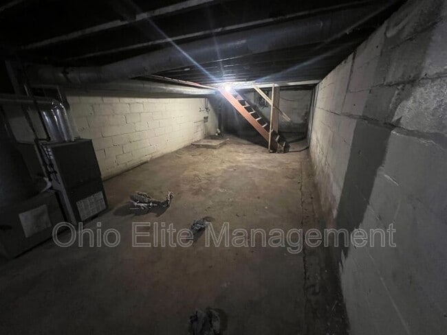 Building Photo - 898 E 13th Ave