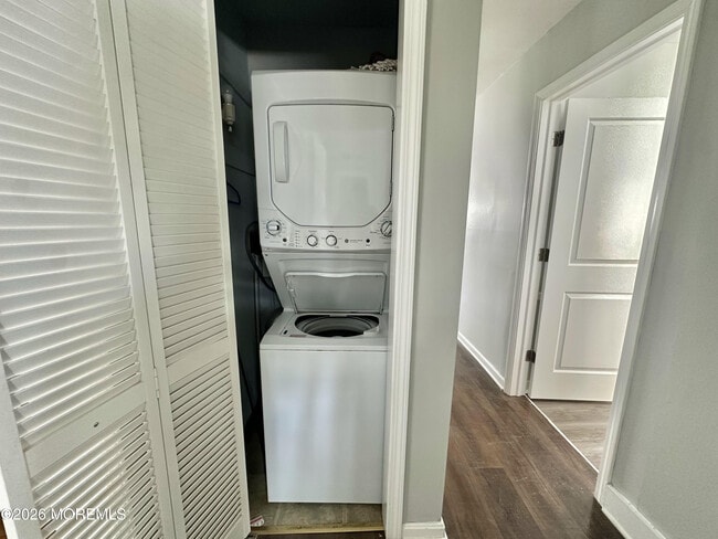 Building Photo - 80 Larkin Pl