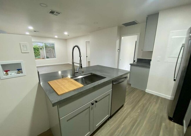 Building Photo - Beautifully Updated UTC Home with 2 Master Suites!