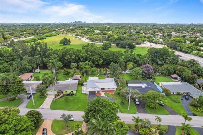 Building Photo - 1120 E Tropical Way