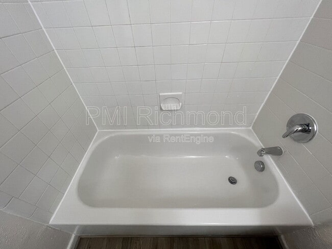 Building Photo - 3530 E Richmond Rd