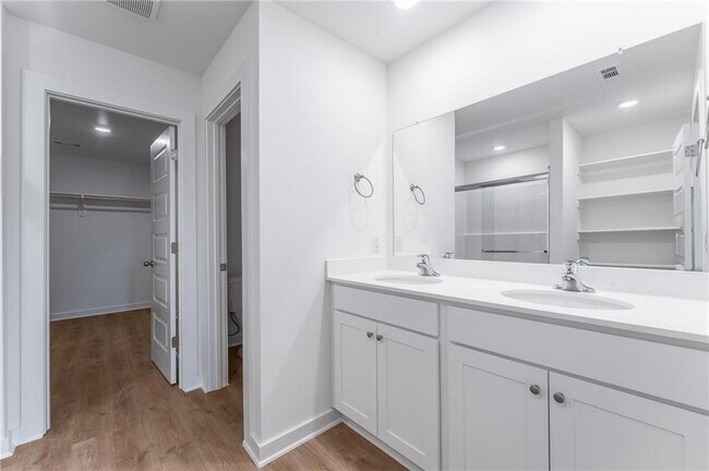 Building Photo - 4651 W Aurora St