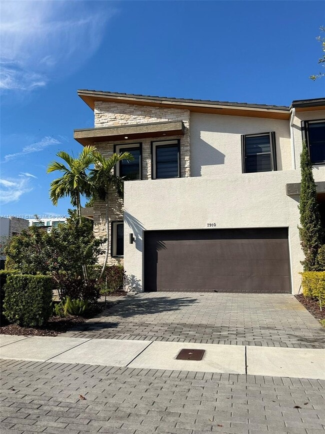 Primary Photo - 7910 NW 105th Ave