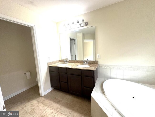 Building Photo - 25795 Clairmont Manor Square