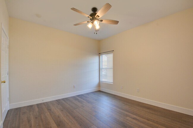 Building Photo - Beautiful 2BR / 2BA Renovated / Modern Condo In A Gated Complex.