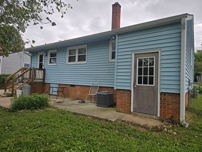 Building Photo - Charming Ranch with Fenced Yard in the Hea...