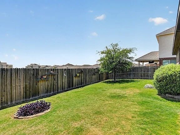 Building Photo - Comfy 3 Bed/2 Bath Midland Home with all appliances, backyard, attached garage, 6 min to grocery ...