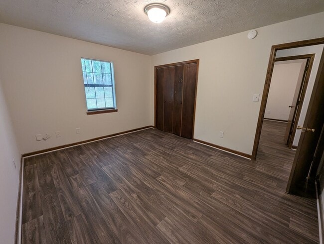 Building Photo - 410/412 Rustwood Dr