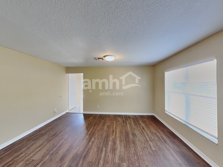 Building Photo - 357 Sky Valley St