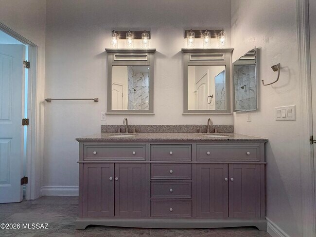 Building Photo - 3329 E Glenn St