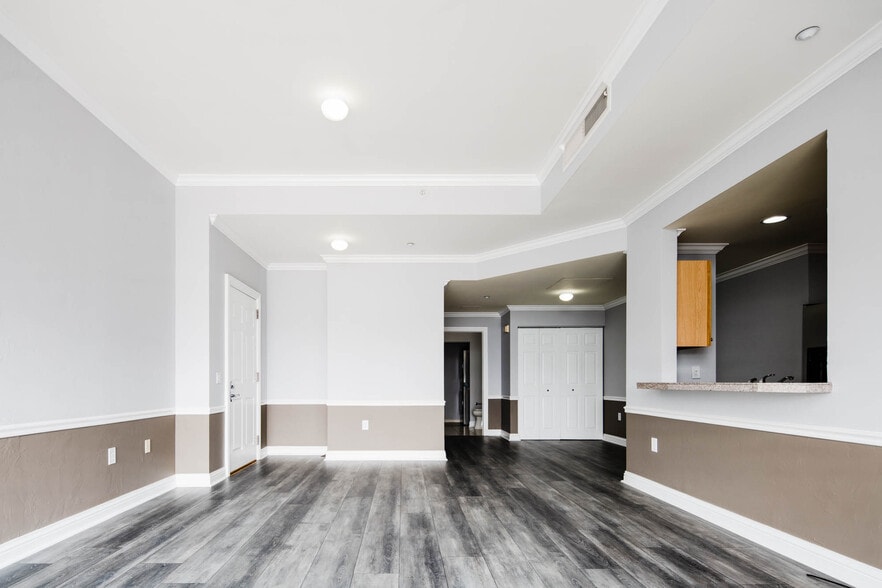 Building Photo - 475 W 12th Ave