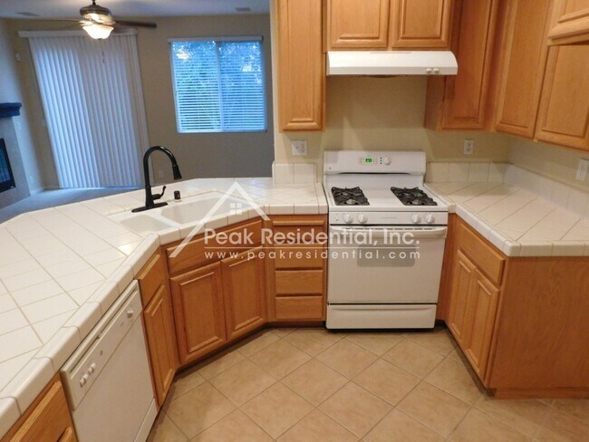 Building Photo - Wonderful 3bd/2ba Elk Grove Home with 2 Ca...