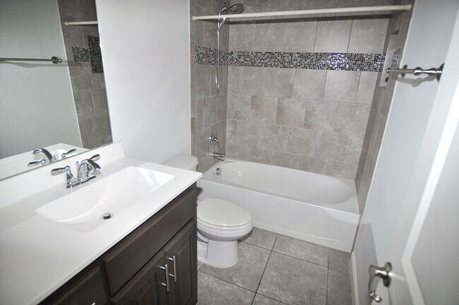 Building Photo - 548 Dunster Ln