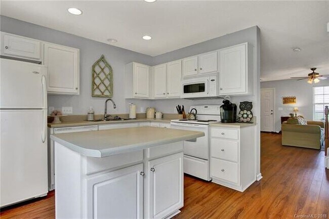 Building Photo - Exclusively Offered by Muse Realty, LLC