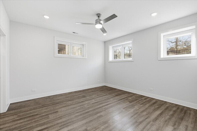 Building Photo - 4101 S Drexel Blvd