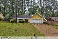 Building Photo - Relaxing and ready for you located in the ...