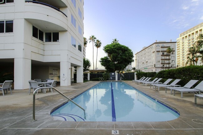 Building Photo - 525 E Seaside Way