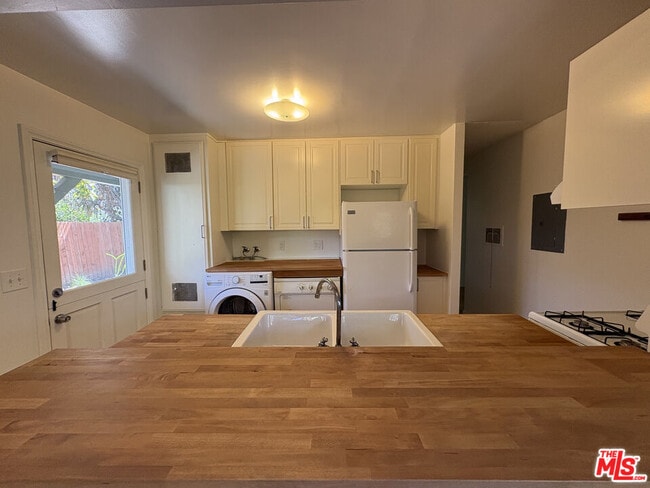 Building Photo - 748 E Kensington Rd