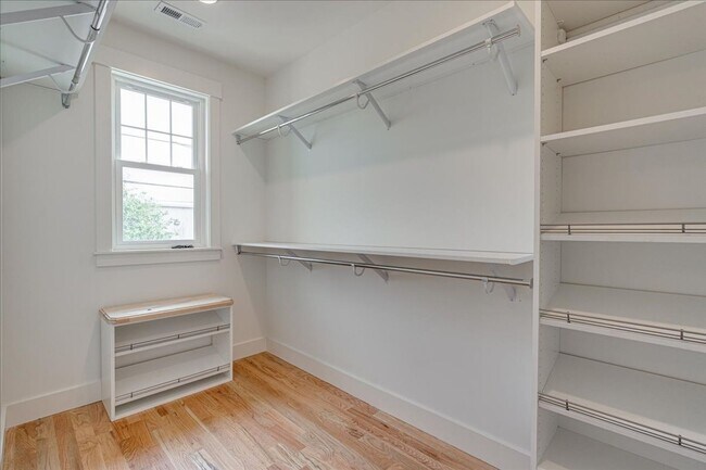 Building Photo - North Shore New Construction!