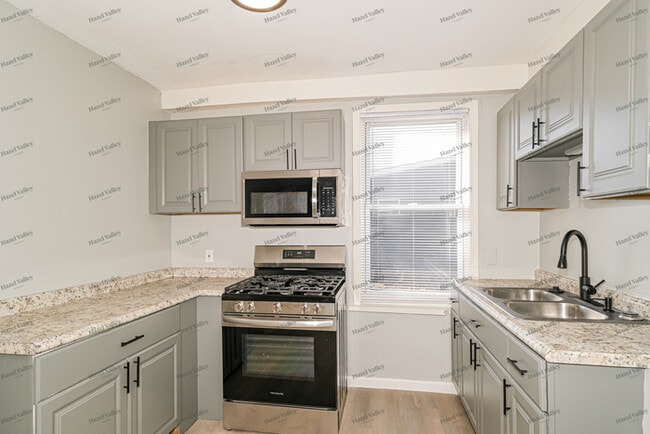 Building Photo - 7012 Melrose Ave