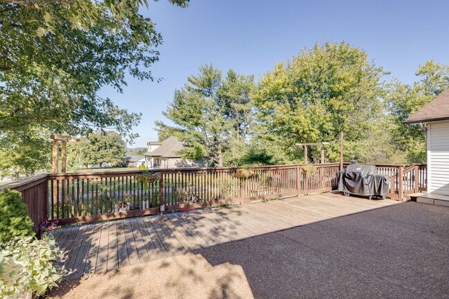 Building Photo - Stunner in North Columbia