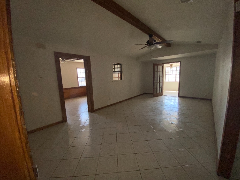 Building Photo - 613 E Expressway 83