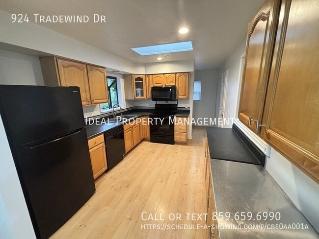 Building Photo - 924 Tradewind Dr