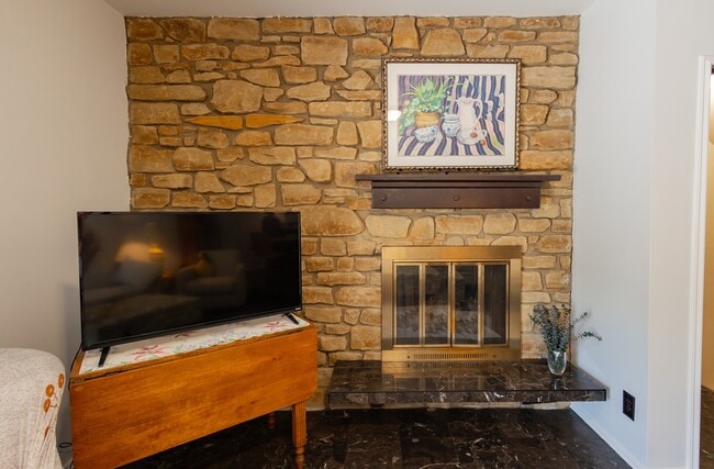 Building Photo - 3191 Sycamore Dr