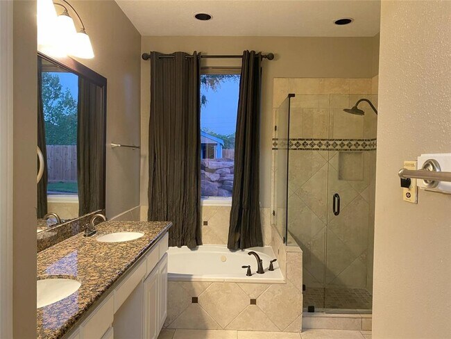 Building Photo - 7710 Misty Fern Ct