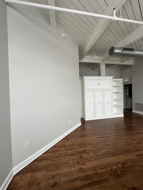 Building Photo - 215 W Maple St