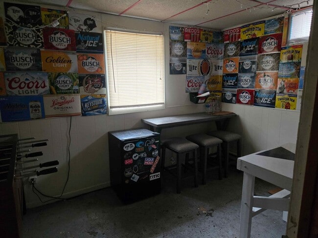 Building Photo - 1602 8th St E