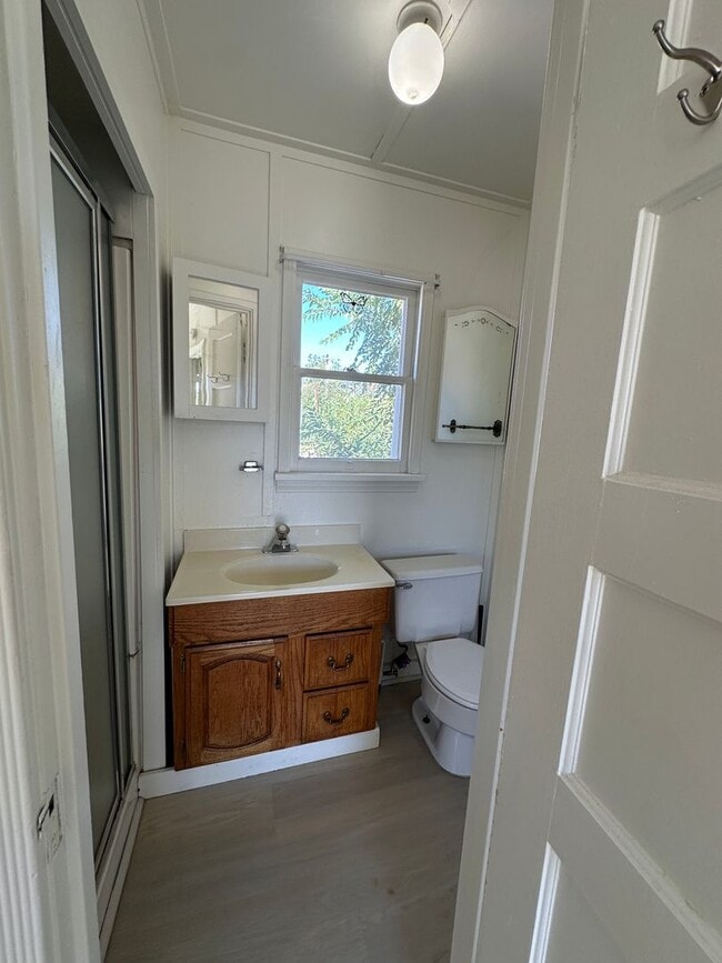 Building Photo - One bedroom, one bath, balcony and great v...