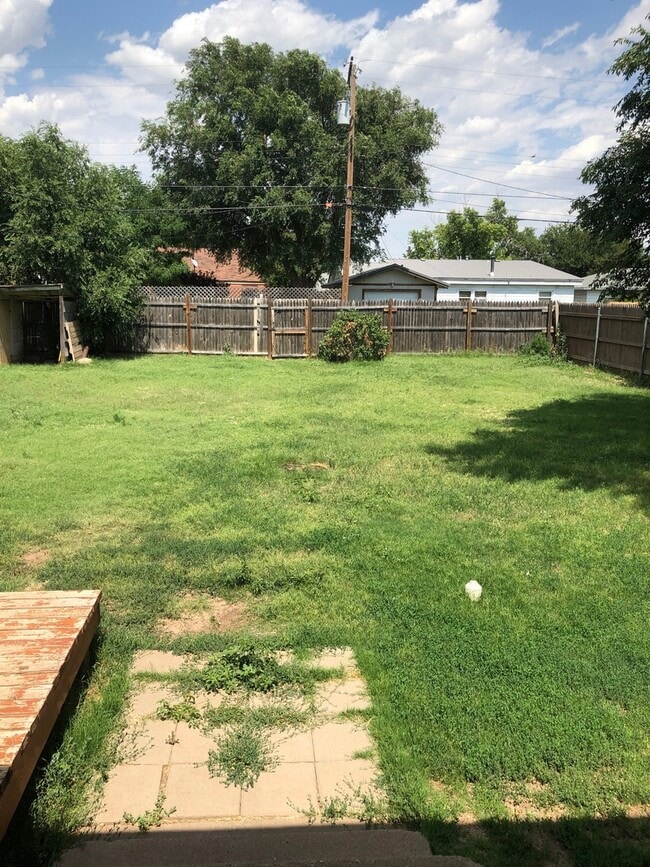 Building Photo - Located in Avondale!!! 3/1 Large Fenced Ba...