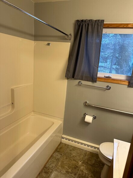 Building Photo - 1111 Bonnie Ct
