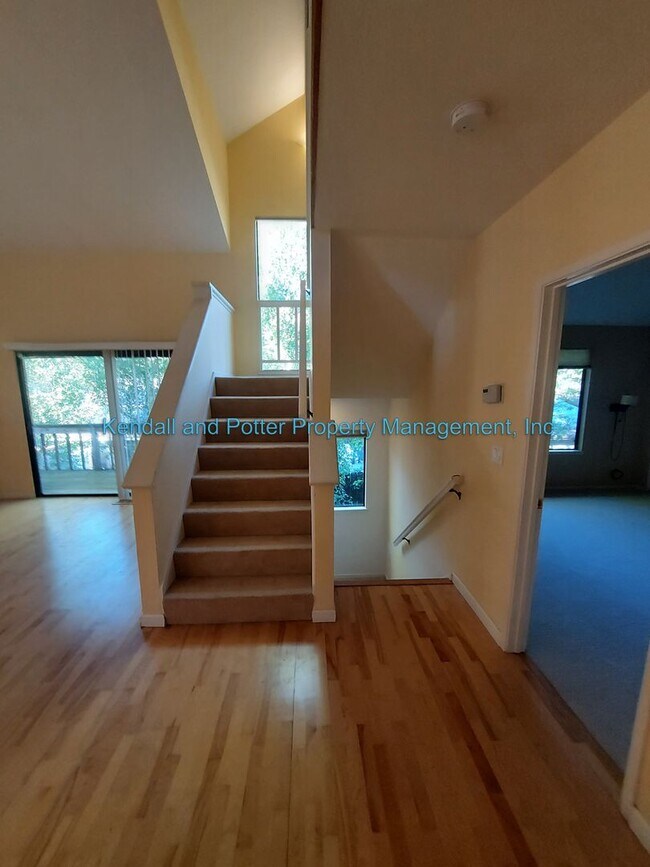 Building Photo - Spacious 3 Bed + Loft in Rio Del Mar