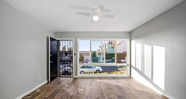 Building Photo - 2 Bed, 1 Bath Unit in Clairemont/Bay Park ...