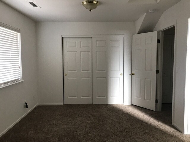 Building Photo - Great home In sparks..Close to everything!!!