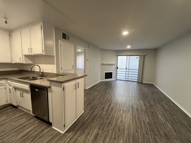 Interior Photo - 4378 Sepulveda Blvd
