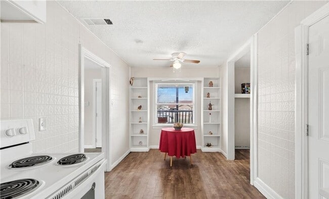 Building Photo - Updated 4-bedroom 2-bathroom home!  Housin...