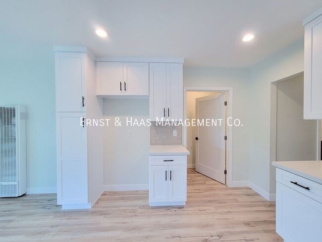 Building Photo - 1107 E. Broadway-