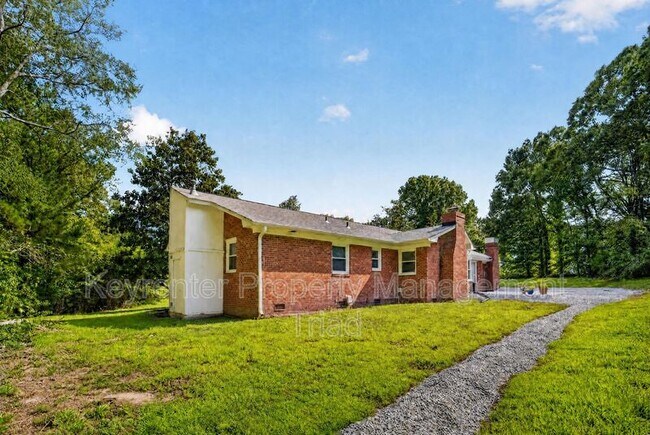 Building Photo - 5108 Lakeshore Ct