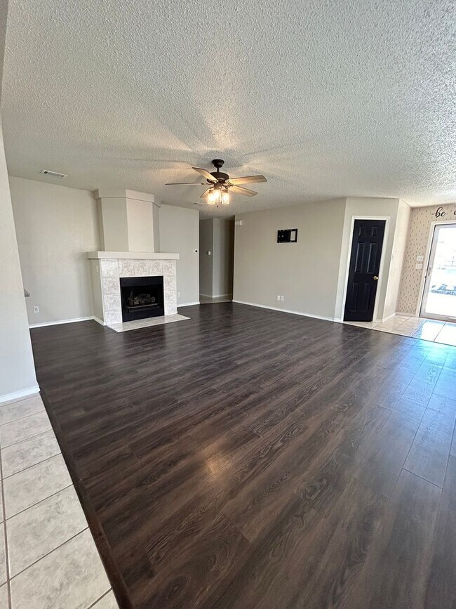 Building Photo - 5425 Veranda Ct
