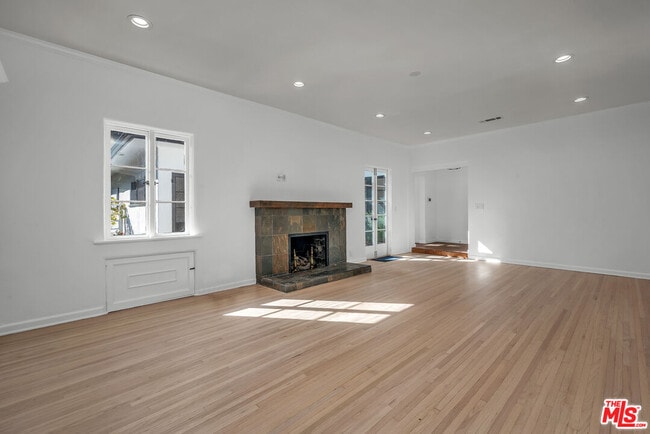 Building Photo - 629 N Rexford Dr