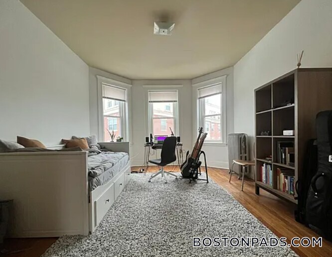 Building Photo - 143 Park Dr