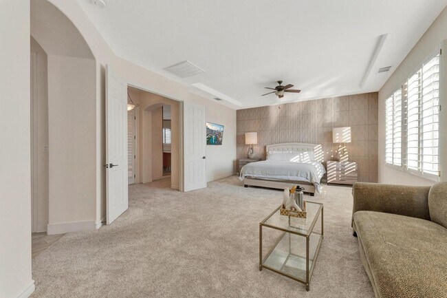 Building Photo - Queensridge Beauty - 5 bedroom on a 1/4+ acre lot