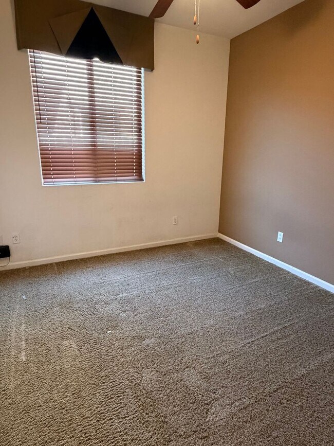 Building Photo - Cozy and Spacious Home in Elk Grove