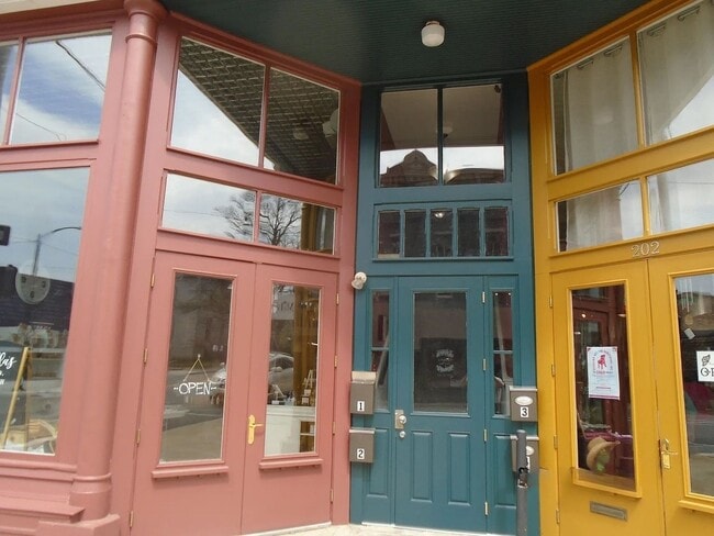 Building Photo - 200 E 9th St