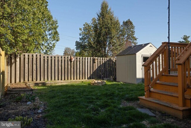 Building Photo - 203 E Rosedale Ave