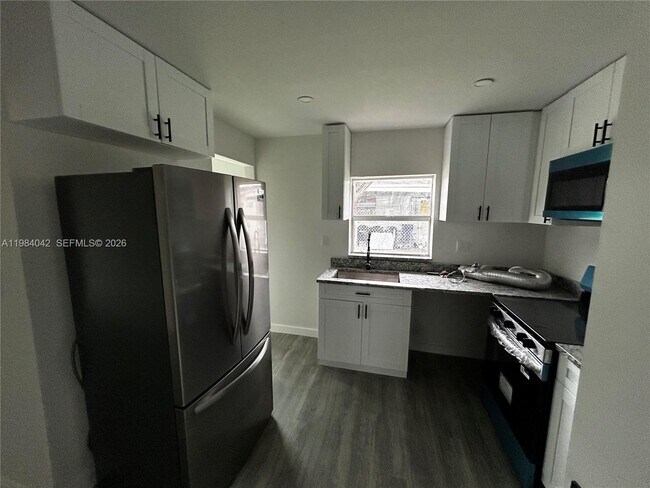 Building Photo - 4429 SW 21st St