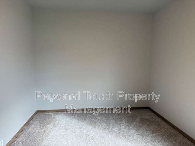 Building Photo - 7352 Eagle Point Dr S